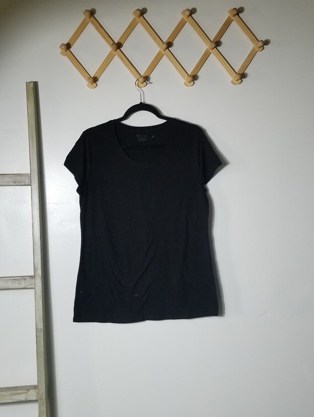 NO BOUNDARIES WOMEN'S BLACK TEE SIZE XXL